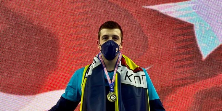 Fenerbahçeli milli yüzücümüz Emre Sakçı