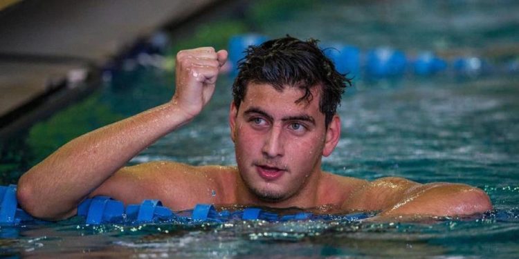 Fenerbahçeli milli yüzücümüz Mert Kılavuz