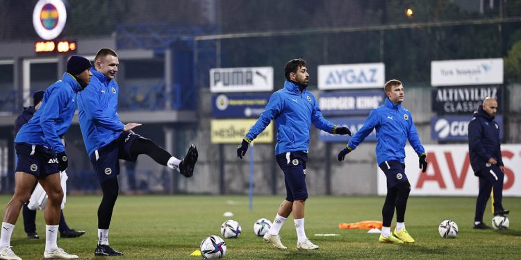 Fenerbahçe'de ikinci yarı hazırlıkları başladı