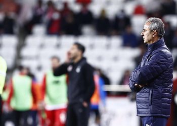 Fenerbahçe Teknik Direktörü İsmail Kartal