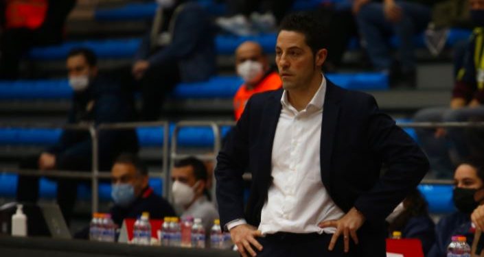 Fenerbahçe Kadın Basketbol Takımı Başantrenörü Victor Lapena