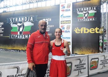 Fenerbahçeli milli boksör Buse Naz Çakıroğlu