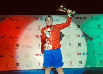 Fenerbahçeli milli boksörümüz Şennur Demir