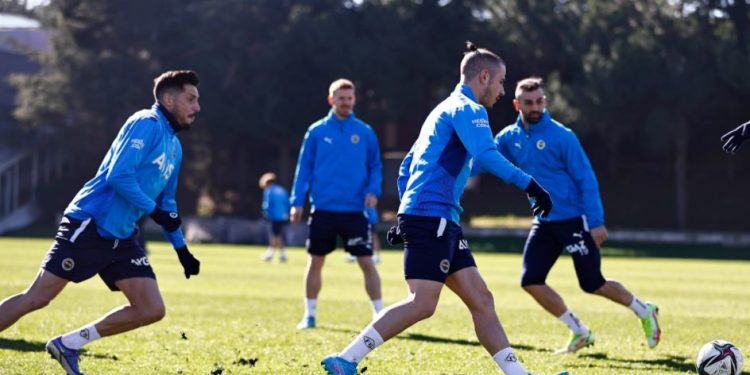Fenerbahçe'de Giresunspor maçının hazırlıkları tamamlandı