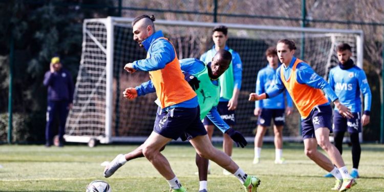 Fenerbahçe'de Kayserispor maçı hazırlıkları başladı