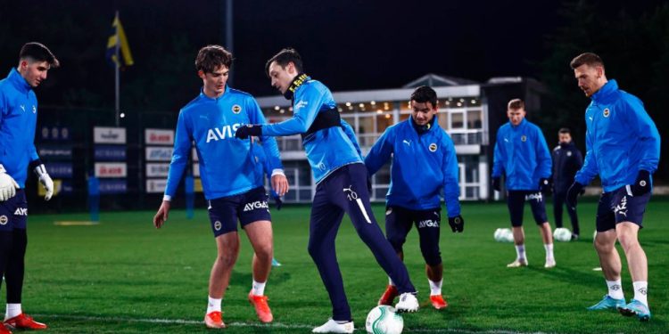 Fenerbahçe, Slavia Prag maçı hazırlıklarına başladı