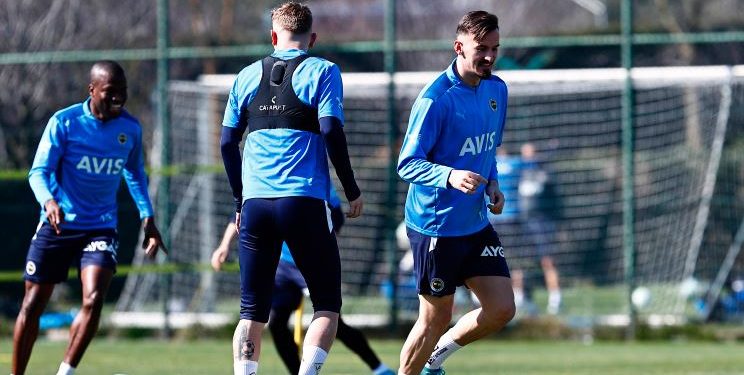 Fenerbahçe'de Slavia Prag maçı hazırlıkları başladı