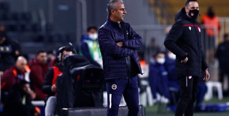 Fenerbahçe Teknik Direktörü İsmail Kartal