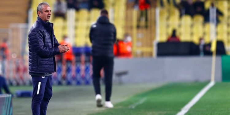 Fenerbahçe Teknik Direktörü İsmail Kartal