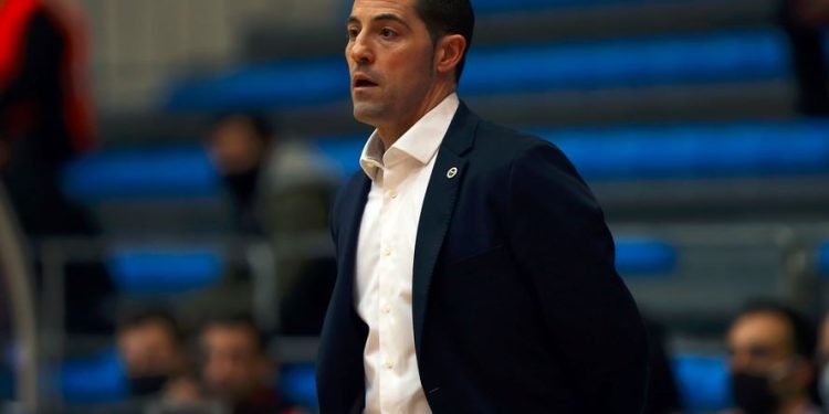 Fenerbahçe Kadın Basketbol Takımı Başantrenörü Victor Lapena