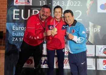 Fenerbahçeli milli boksörümüz Hatice Akbaş, U22 Avrupa Şampiyonu oldu