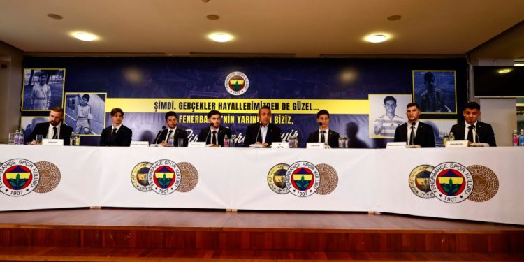 Fenerbahçe 6 genç oyuncusu ile sözleşme imzaladı