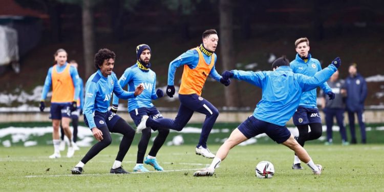 Fenerbahçe'de, İttifak Holding Konyaspor maçı hazırlıkları başladı