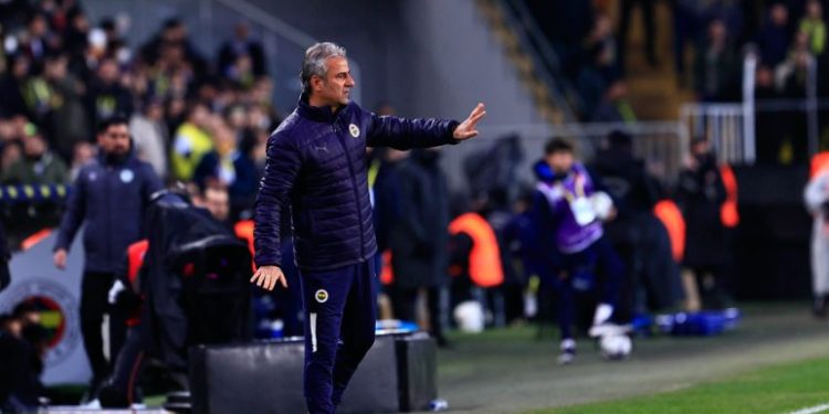 Fenerbahçe Teknik Direktörü İsmail Kartal