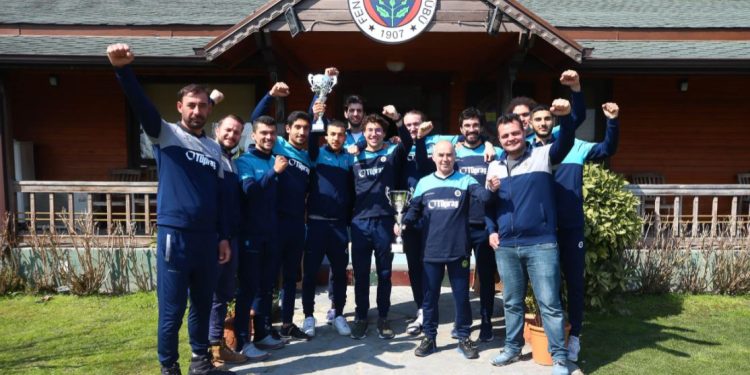 Kürekçilerimiz, Büyükler Türkiye Kupası’nda kadınlarda ve erkeklerde şampiyon oldu