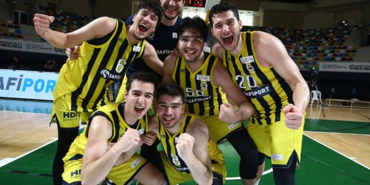 Fenerbahçe Koleji Safiport Erkek Basketbol Takımı