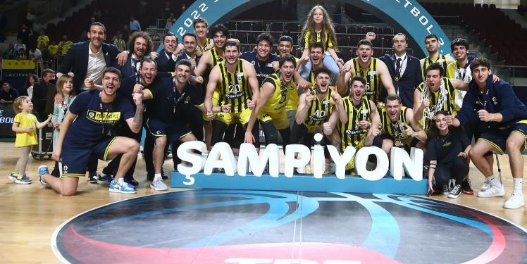 TB2L: Fenerbahçe Koleji Safiport şampiyon