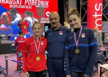 Buse Naz Çakıroğlu ve Büşra Işıldar'dan altın madalya