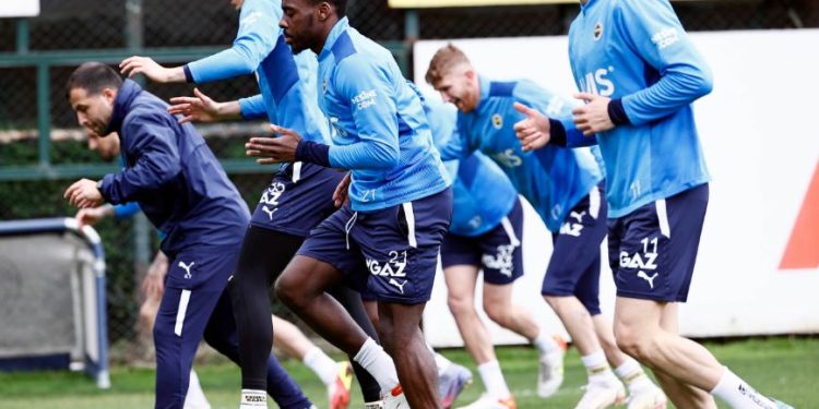 Fenerbahçe, Beşiktaş maçının hazırlıklarına başladı