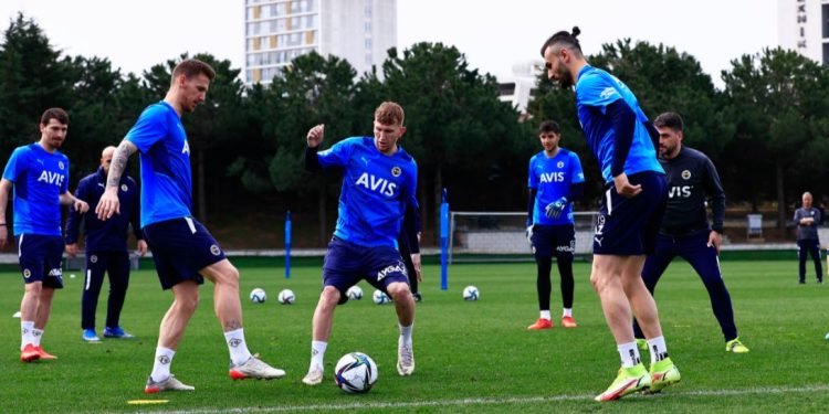 Fenerbahçe'de Kayserispor maçının hazırlıkları tamamlandı