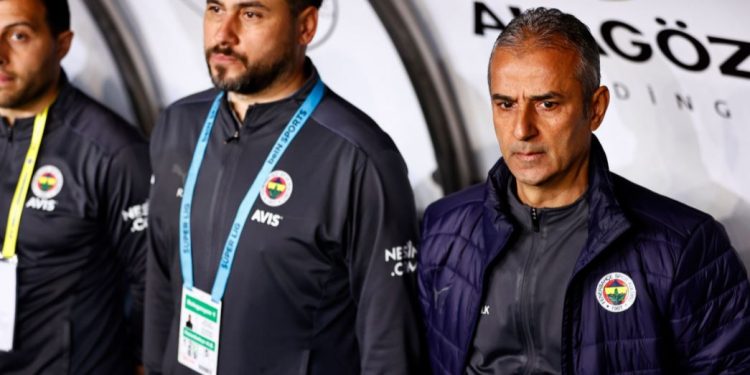 Fenerbahçe Teknik Direktörü İsmail Kartal