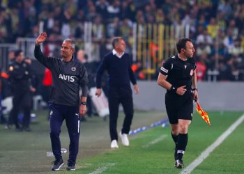 Fenerbahçe Teknik Direktörü İsmail Kartal