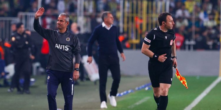 Fenerbahçe Teknik Direktörü İsmail Kartal