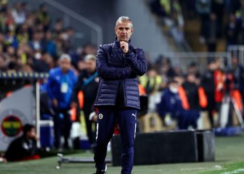 Fenerbahçe Teknik Direktörü İsmail Kartal