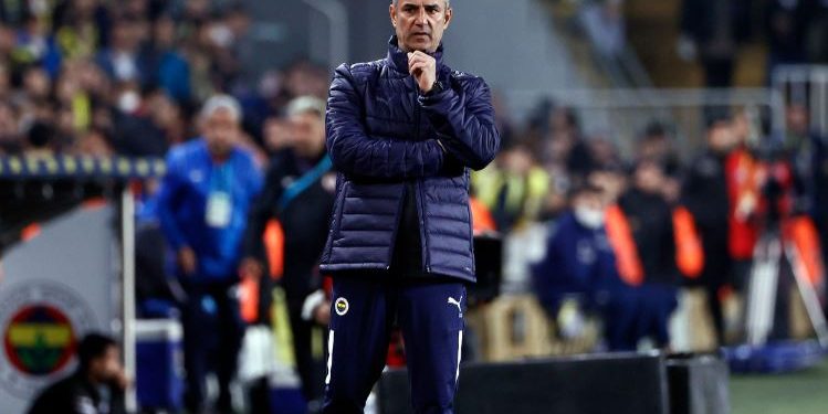 Fenerbahçe Teknik Direktörü İsmail Kartal