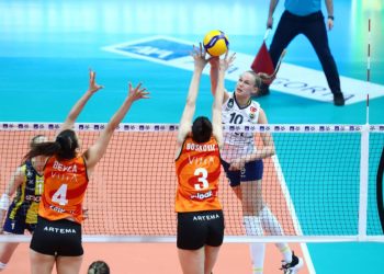 Fenerbahçe Opet, AXA Sigorta Kupa Voley’de finale yükseldi