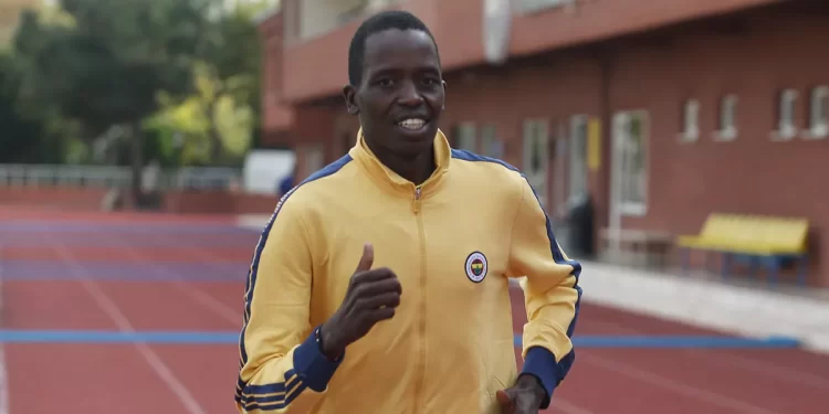 Fenerbahçeli milli atlet Aras Kaya, Fransa'nın Pace kentinde düzenlenen Avrupa 10.000 Metre Kupası'nda bronz madalya kazandı. Avrupa Atletizm Birliği'nin her yıl düzenlendiği müsabakalar arasında bulunan Avrupa 10.000 Metre Kupası, Fransa'nın Pace kentinde yapıldı. Altı ay önce Avrupa Kros’ta ikinci olan Aras Kaya, Avrupa 10.000 Metre Kupası’nda da kürsüye çıkmayı başardı. Erkekler A Yarışı’nda 27:58.08’lik derecesiyle üçüncü olan milli sporcumuz, böylece kros ve pistteki Avrupa madalyalarına bir de Avrupa Kupası madalyası eklemiş oldu.