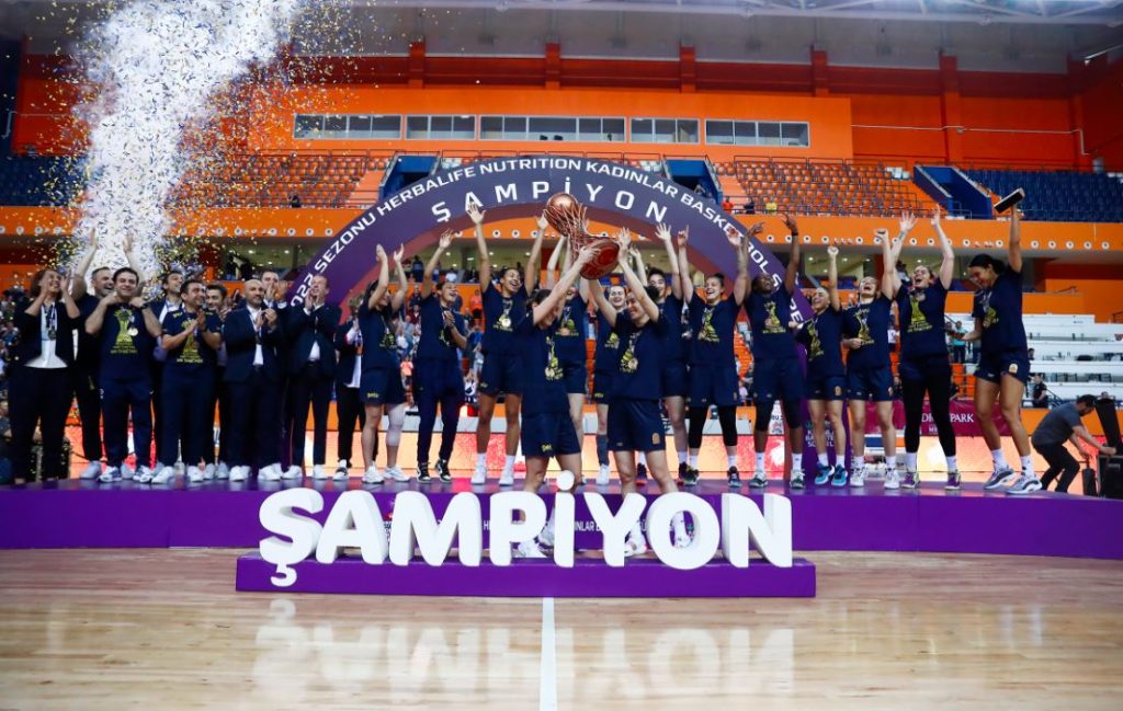 Şampiyon Fenerbahçe Safiport