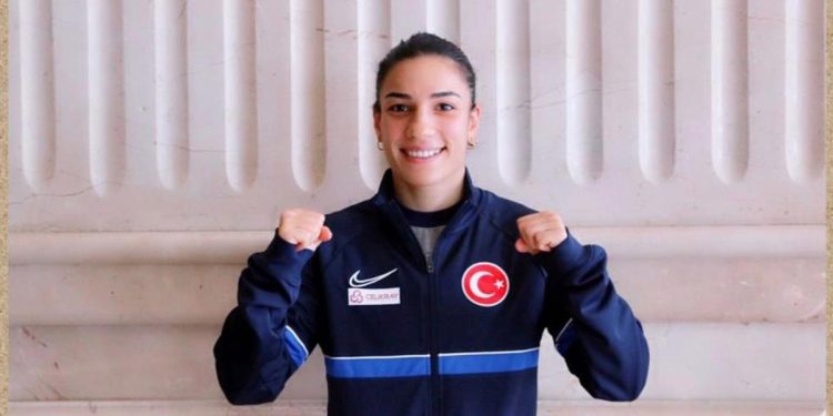 Fenerbahçeli milli boksörümüz Ayşe Çağırır