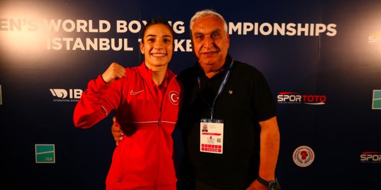 Fenerbahçeli milli boksörümüz Ayşe Çağırır