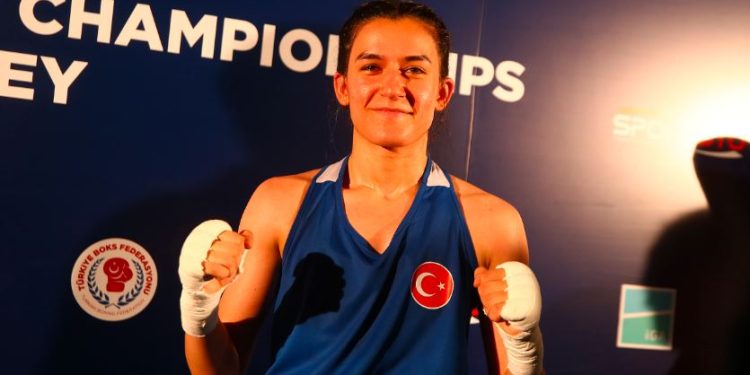 Fenerbahçeli milli boksörümüz Hatice Akbaş