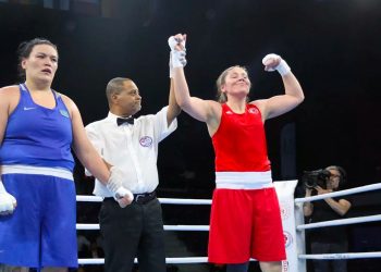 Fenerbahçeli milli boksörümüz Şennur Demir