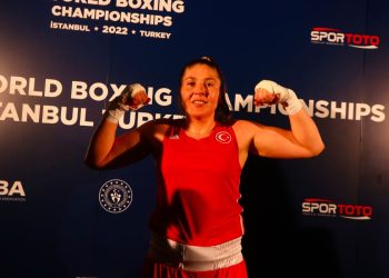 Fenerbahçeli milli boksörümüz Şennur Demir