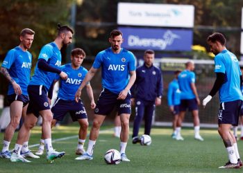 Fenerbahçe kampa girdi