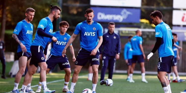 Fenerbahçe kampa girdi