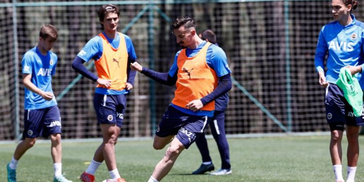 Fenerbahçe'de VavaCars Fatih Karagümrük maçının hazırlıkları başladı