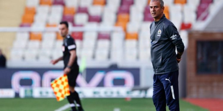 Fenerbahçe Teknik Direktörü İsmail Kartal