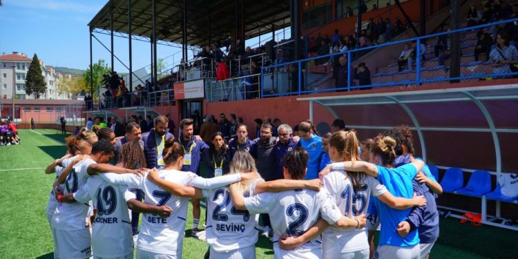 Fenerbahçe Kadın Futbol Takımı