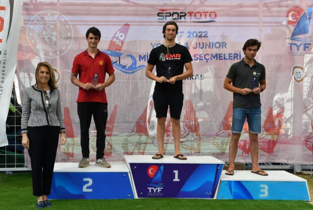 Yelkencimiz Ozan Türker, IQ Foil Youth & Junior Yıldızlar Kupası’nda üçüncü oldu