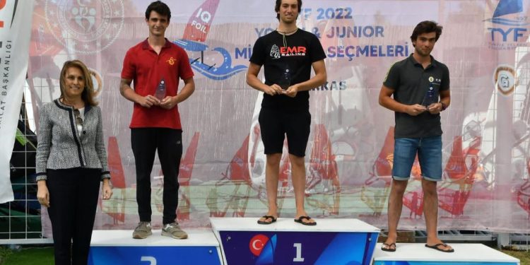 Yelkencimiz Ozan Türker, IQ Foil Youth & Junior Yıldızlar Kupası’nda üçüncü oldu