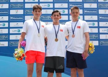 Fenerbahçeli milli yüzücümüz Tuncer Berk Ertürk'ten gümüş madalya