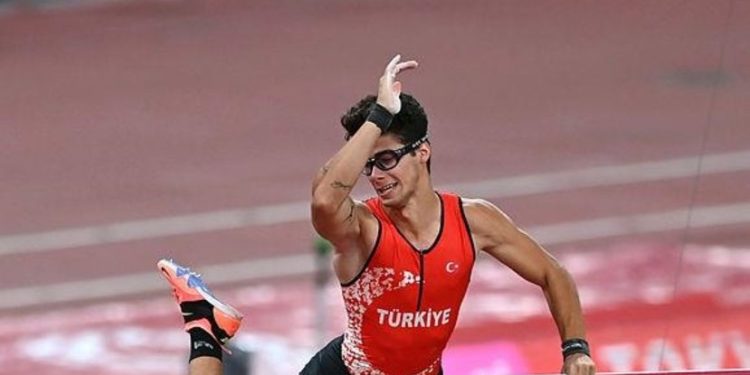 Olimpik atletimiz Ersu Şaşma, Akdeniz Oyunları şampiyonu oldu