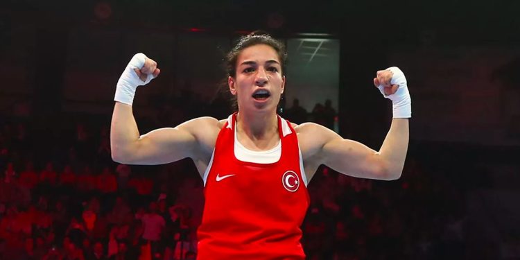 Fenerbahçeli milli boksörümüz Ayşe Çağırır gümüş madalya kazandı
