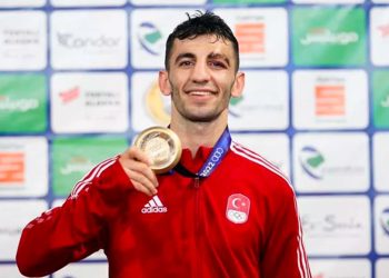 Fenerbahçeli milli boksörümüz Batuhan Çiftçi'den altın madalya