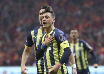 Fenerbahçe'de Mesut Özil ile yollar ayrıldı