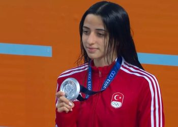 Fenerbahçeli Olimpik yüzücümüz Deniz Ertan